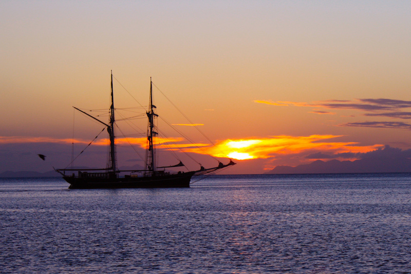 Sail the Whitsunday Islands - Fun things to do in Australia