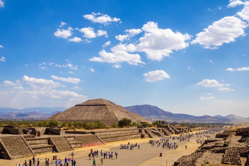 Erleben Sie Mexico City Teotihuacan Day-Trip & Dinner mit den Einheimischen