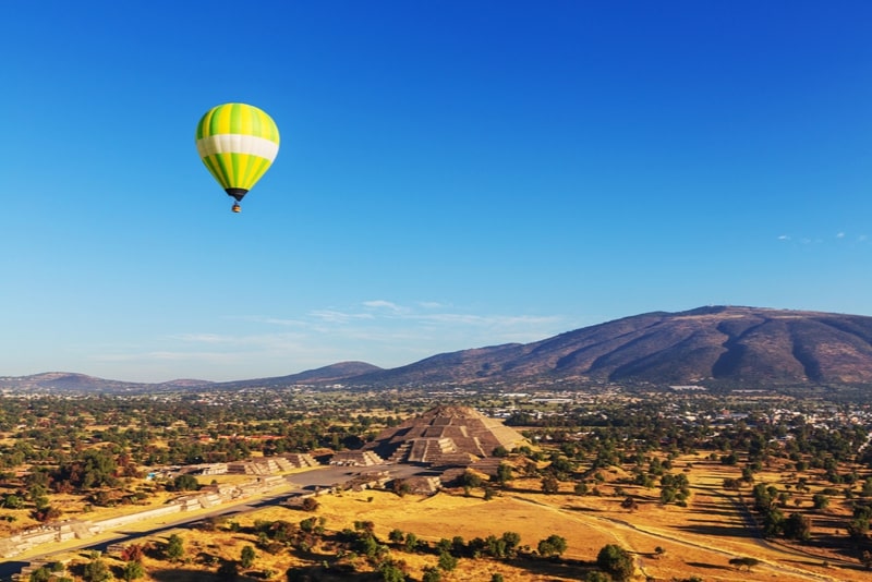 Heißluftballonflug über die Pyramiden von Teotihuacan