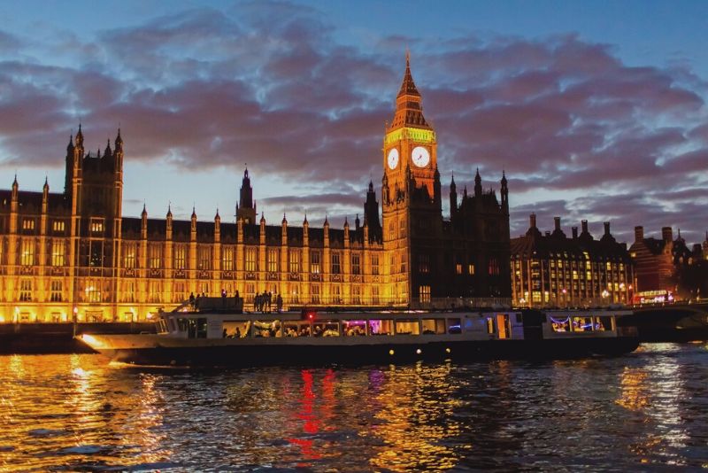 London Showboat 4 Course Dinner Cruise on Thames River