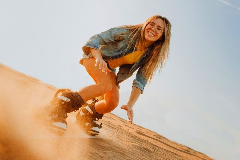 Sandboarden in Dubai