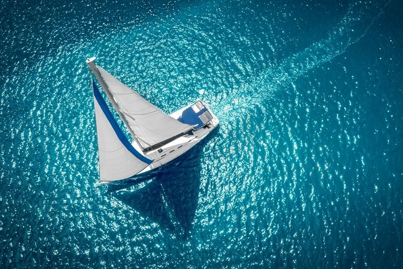 sailing trip to Dia Island