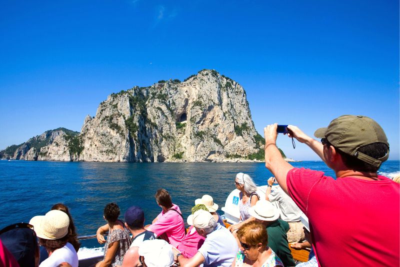 sightseeing boat tour in Capri sightseeing boat tour in Capri