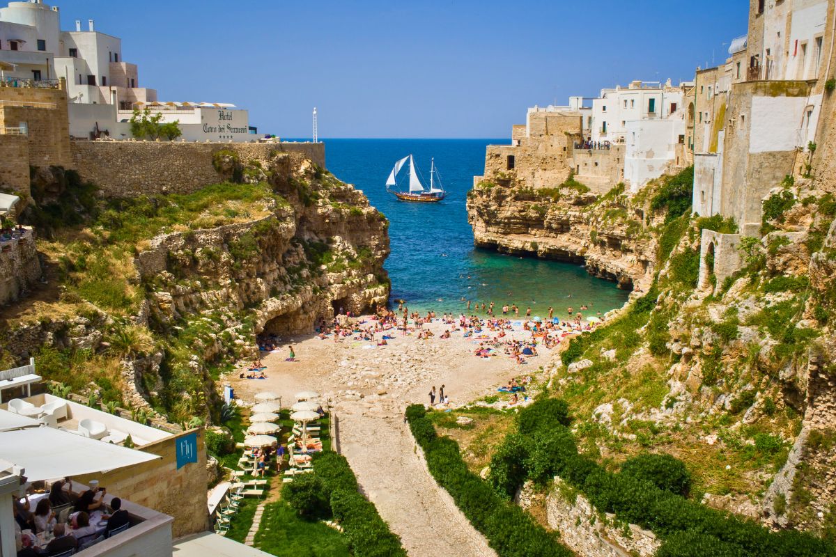 Polignano a Mare in barca a vela