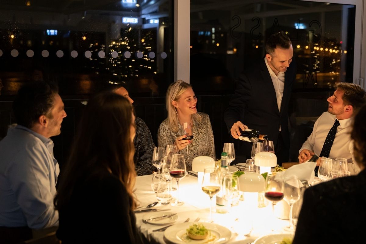 London dinner cruise by Thames Dinner Cruise