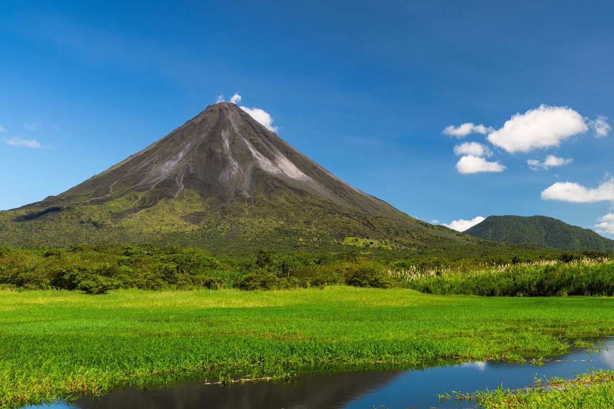 Arenal Volcano: Day Trips and Tours from San José