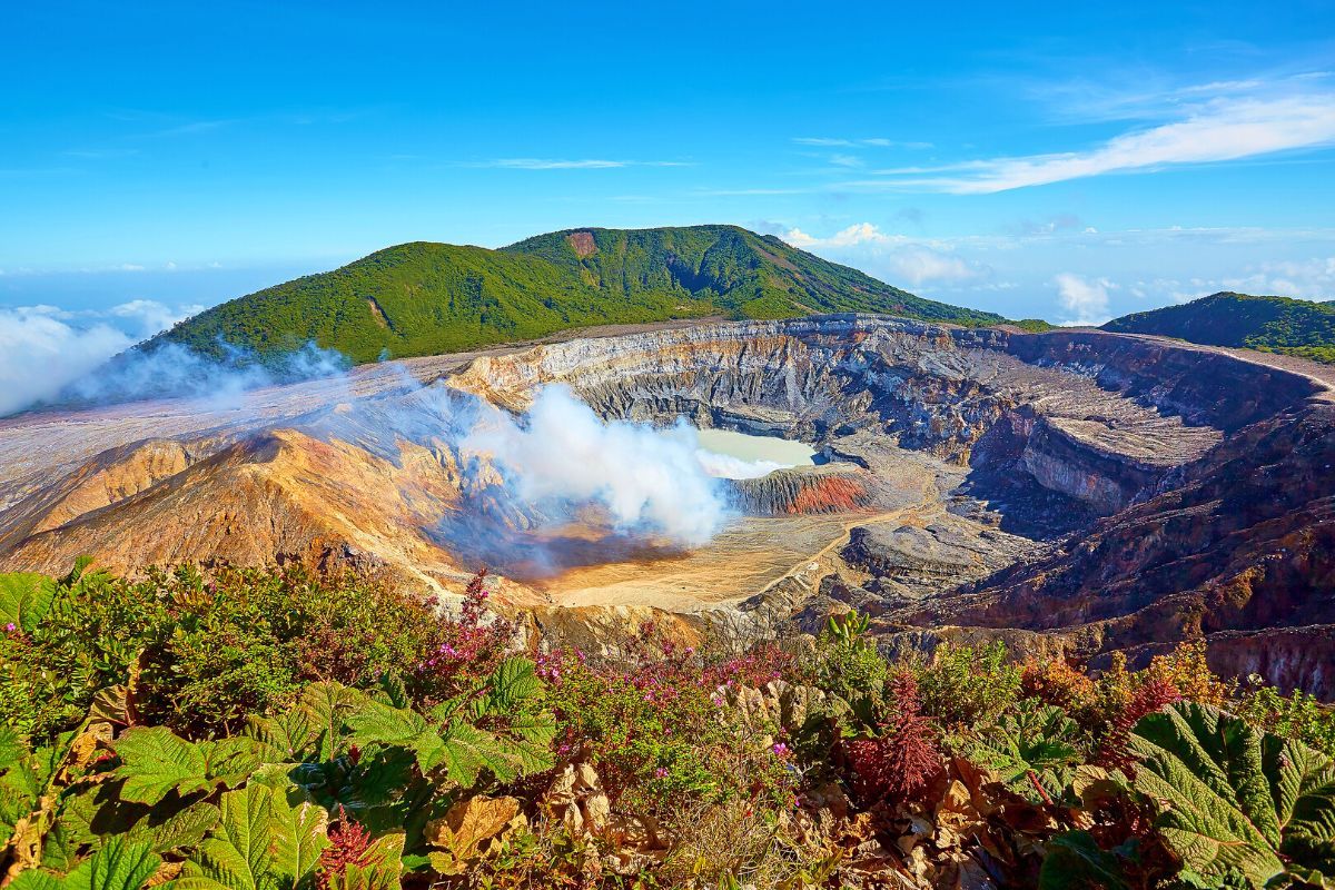Poas Volcano: Day Trips and Tours from San José